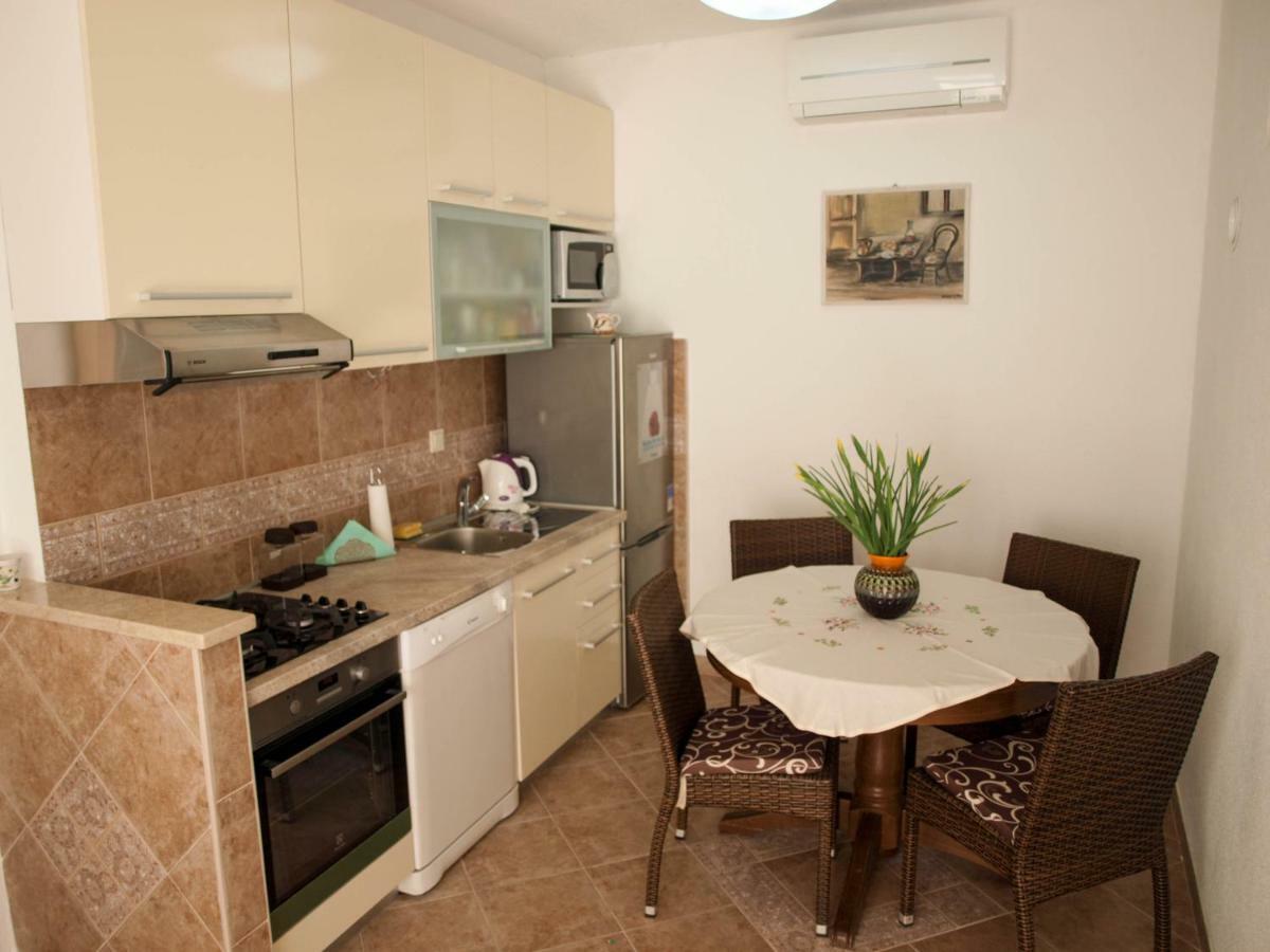 Appartamento House Nataniel In Omis Near Sea Esterno foto